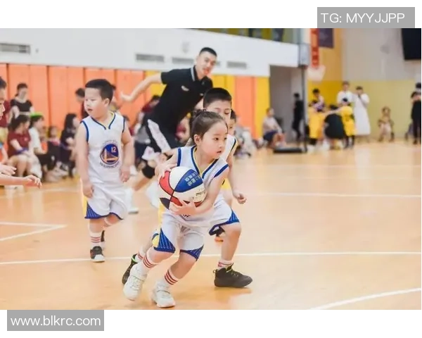 洲际杯精彩回顾：上海篮球队默契配合展现团队实力与战术智慧