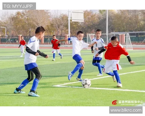 足球课桌操助力学生身心健康提升课堂活力与学习效率的创新活动